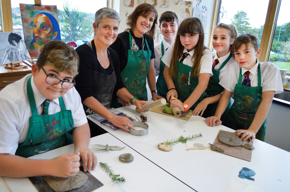 Y9 art pupils are eagerly working with Ceramicist Ruth Gibson 