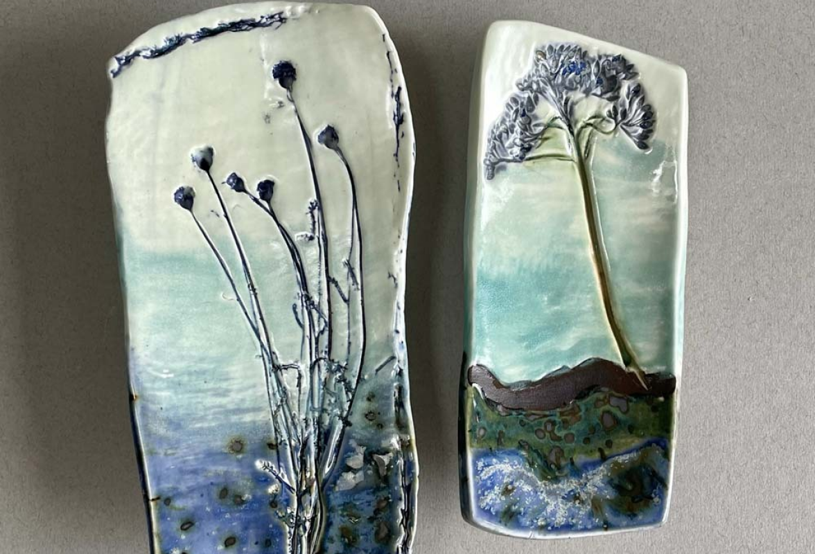 Small oblong platters with feet