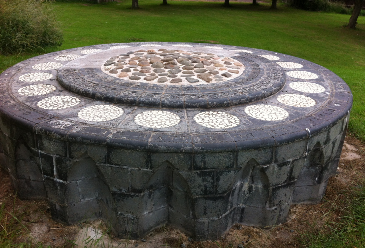 The Kings Table with pebble infill