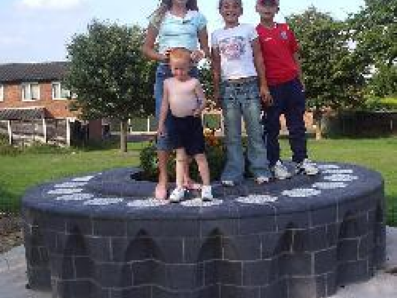 CHILDRENONKINGSTABLEMED