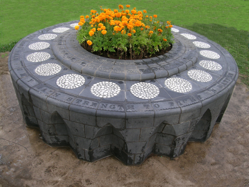 Kings Table n flowers