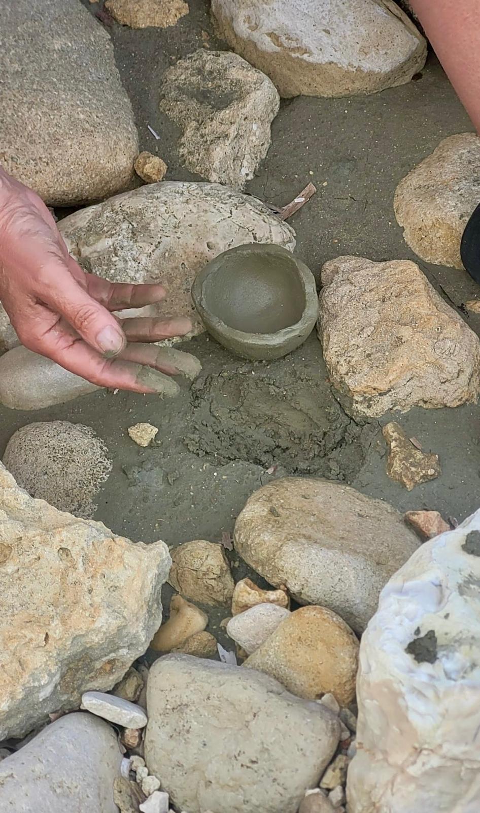 Clay-pot-on-beach.jpeg
